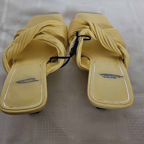 Yellow Women's Shoes - Picture 16 of 16